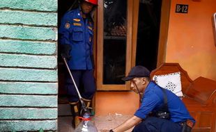 Waspada, Tumpukan Barang Bekas di Rumah Bisa Jadi Sarang Ular