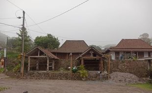 Awan Panas Guguran, Merapi Tertutup Kabut Pekat dan Tak Terlihat dari Klaten