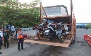 Puluhan Sepeda Motor Pemudik Nataru Tiba di Terminal Tirtonadi Solo