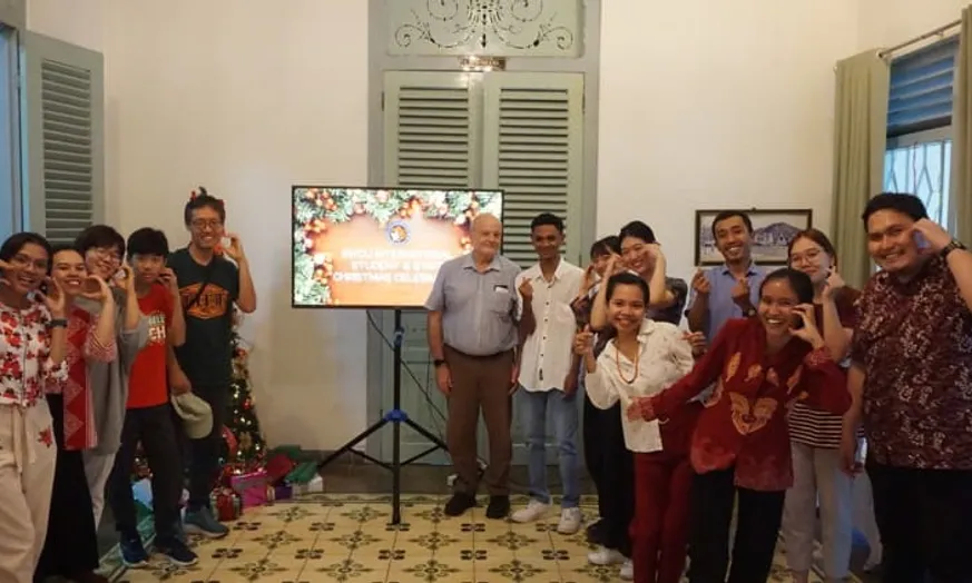 Mahasiswa dan Dosen Asing UKSW Rayakan Natal Bersama