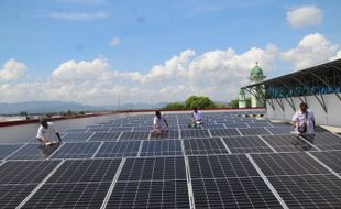 Pertama di Indonesia! Intip Cara Kerja Ladang Panel Surya di Pasar Gedhe Klaten