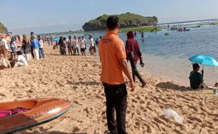 Pantai di Gunungkidul Diserbu Wisatawan, Puluhan Petugas Disiagakan