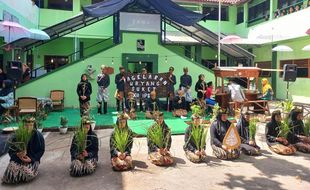 Keren! Siswa MA Al Manshur Popongan Klaten Unjuk Gigi di Parade Kuliner Klasik