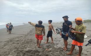 3 Pelajar MTs Muhammadiyah Surakarta Terseret Ombak di Pantai Parangtritis