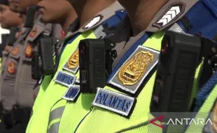 Polisi Surabaya Dilengkapi Bodycam Canggih saat Bertugas di Lapangan