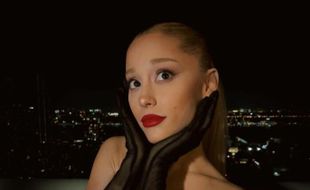 Ariana Grande Luncurkan Album Baru Eternal Sunshine