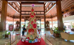 Usung Christmas Culture, Pohon Natal Lorin Solo Hotel dari Kertas Daur Ulang