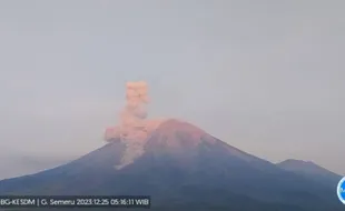 Gunung Semeru Meletus Senin, Tinggi Kolom Letusan Capai 1.000 Meter