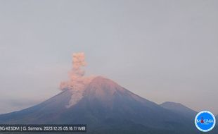 Gunung Semeru Erupsi, Tinggi Letusan Mencapai 1 Km