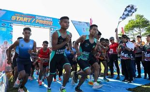 Prajurit Batalyon 410/Alugoro Blora Rajai Sindoro Sumbing Duathlon 2023