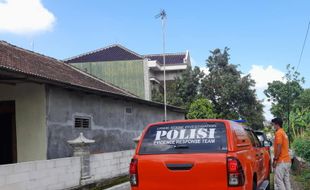 Densus 88 Antiteror Sita Pistol dari Rumah Warga Desa Pilang Sragen