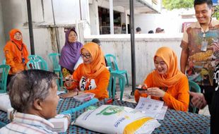 Bulog Salurkan Beras Untuk 73.198 Keluarga Penerima Manfaat di Sragen