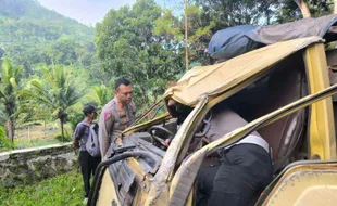 Truk Bak Terbuka Bawa Peziarah Kecelakaan Tunggal di Bandung Barat, 5 Meninggal