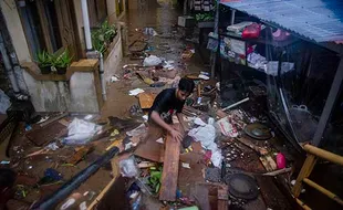 Sungai Meluap, Permukiman Padat di Braga Bandung Terendam Banjir