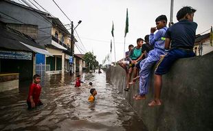 Hujan Deras di Tangsel, Ratusan Rumah Warga Terendam Banjir