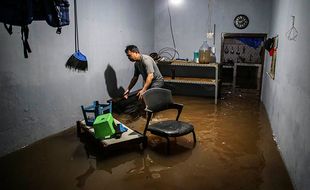 Curah Hujan Tinggi, Permukiman Warga di Cilandak Jaksel Terendam Banjir