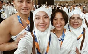 Momen BCL Rayakan Tahun Baru 2024 Bareng Tiko Aryawardhana di Depan Kakbah