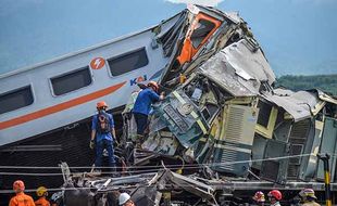 2 Korban Kecelakaan KA Turangga yang Terjepit Gerbong Berhasil Dievakuasi