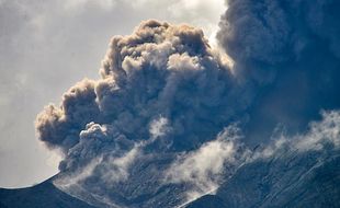 Gunung Marapi Erupsi Lagi, Status Siaga Darurat Diberlakukan Hingga 24 Januari