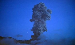 Gunung Marapi di Sumbar Kembali Erupsi pada Senin Malam