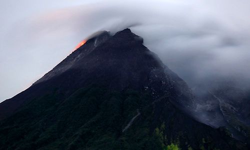 Gunung Merapi Erupsi Rabu Sore, Luncurkan Awan Panas Sejauh 1.800 Meter