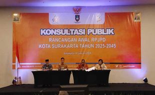 Gibran Bocorkan Materi Debat ke-4 Pilpres 2024 di Konsultasi Publik RPJPD Solo