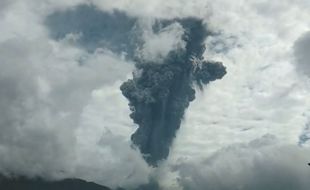 Gunung Lewotobi Flores Meletus, Warga Diminta Waspada Guguran Lava