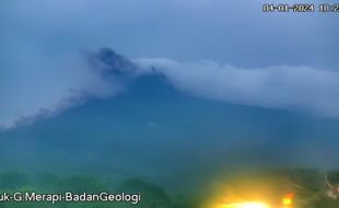 Gunung Merapi Semburkan Awan Panas Guguran Sejauh 1,8 kilometer