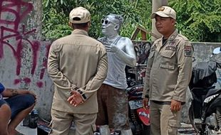 Terjaring Satpol PP Karanganyar karena Jadi Manusia Silver, Joko Minta Solusi