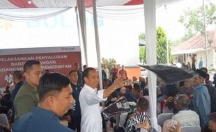 Di Bantul, Presiden Jokowi Klaim Beras Bansos yang Dibagikan Kualitas Premium