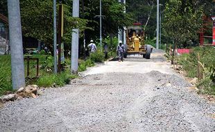 Sempat Viral, Jalan Rusak Gegara Truk Uruk Tol di Klaten Mulai Diperbaiki