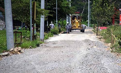 Sempat Viral, Jalan Rusak Gegara Truk Uruk Tol di Klaten Mulai Diperbaiki