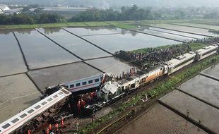 Kemenhub & PT KAI Minta Maaf Soal Tabrakan Kereta di Bandung