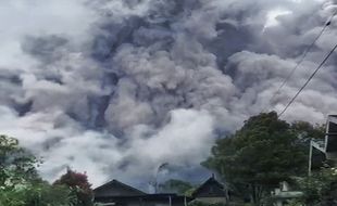 Gunung Merapi Erupsi, Wilayah Klaten dan Boyolali Diguyur Hujan Abu Vulkanik