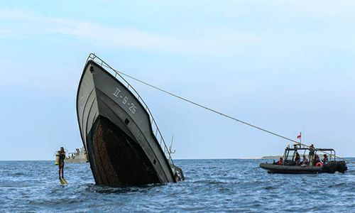 Dukung Konservasi Laut, 3 Kapal TNI AL Nonaktif Ditenggelamkan di Banyuwangi