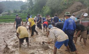 Tertutup Tanah Longsor, Tanaman Padi di Jenawi Karanganyar Gagal Panen