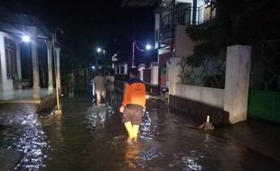 Tanah Longsor, Banjir, hingga Pohon Tumbang Melanda Karanganyar