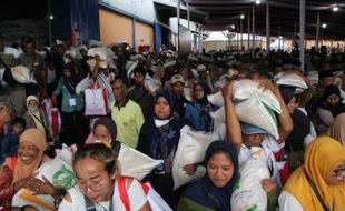 Salurkan Bantuan Beras di Klaten, Presiden Jokowi Garansi Kualitasnya Premium