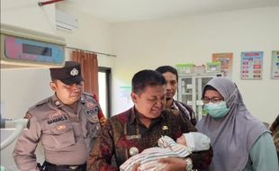 Warga Blitar Temukan Bayi Perempuan di Pekarangan Rumah, Kondisinya Pucat