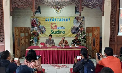 Petugas Gabungan Awasi Kawasan Steril PKL Selama Bazar UMKM Grebeg Sudiro Solo