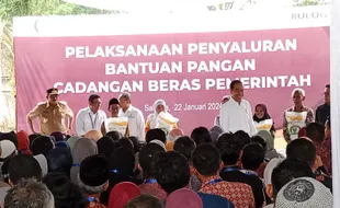 Presiden Jokowi Bagikan Bansos Beras di Salatiga, Warga Berharap Ini