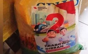 Viral Bansos Berstiker Prabowo-Gibran, KPK: Lebih Fair Gambar 3 Paslon Ditempel