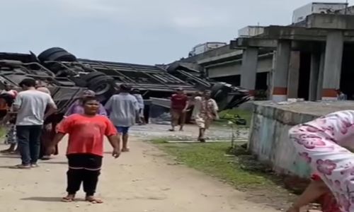 10 Berita Terpopuler : Bus Terjun dari Tol Pemalang-Hujan Abu Merapi