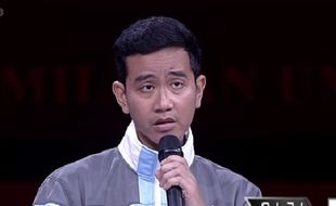 TKN Bantah Gibran Pakai Alat Bantu saat Debat