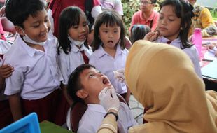 Sweeping, Petugas Dinkes Klaten Datangi Anak yang Belum Ikut Sub PIN Polio II