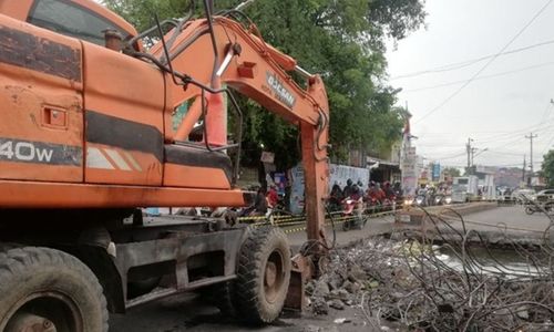 Sebabkan Banjir, Jembatan Nogososro di Tlogosari Semarang Dibongkar