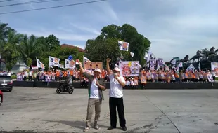 Flashmob di Simpang Lima Boyolali, Kader PKS Bagi-bagi APK & Kalender ke Warga