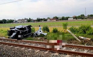 2 Korban Laka Maut Mobil Tabrak KA di Prambanan Klaten Berstatus Bapak dan Anak