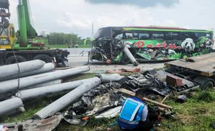 Ini Identitas Korban Laka Bus Tabrak Truk Angkut Paku Bumi di Tol Ngawi-Solo