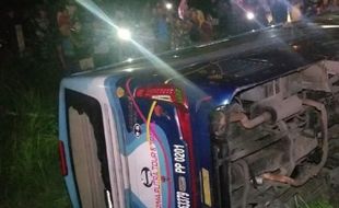 Kronologi & Penyebab Bus Rombongan SMAN 1 Sidoarjo Kecelakaan di Tol Ngawi-Solo